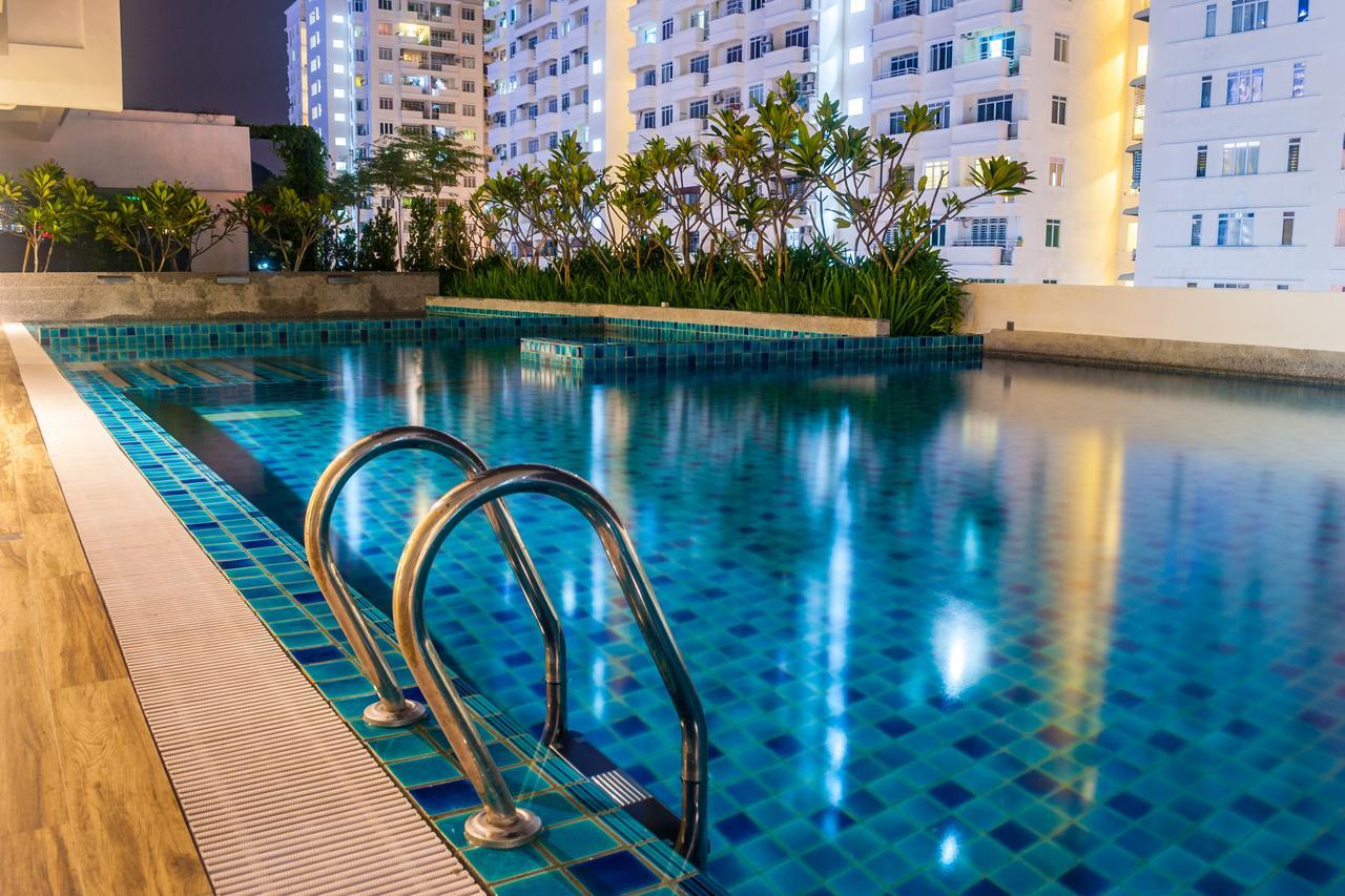 Lazy Traveler'S Suite By D Imperio Homestay George Town Exterior photo